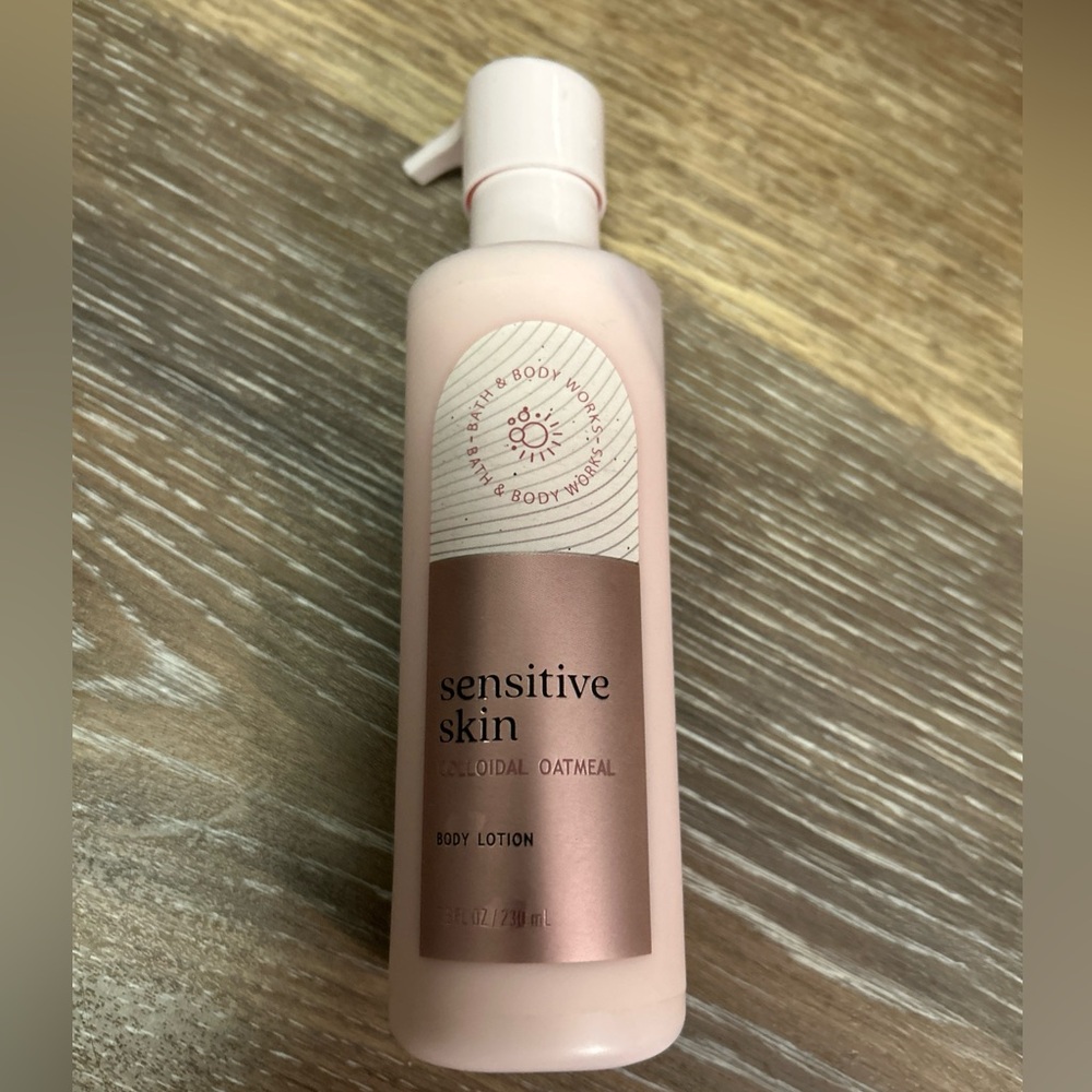 💜New Bath & Body Works Sensitive Skin Colloidal Oatmeal Body Lotion 7.8 fl oz
